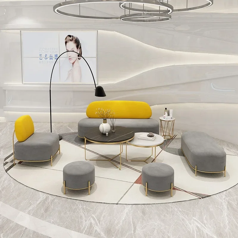 Reception del negozio di abbigliamento piccolo divano salone di bellezza piccolo appartamento creativo semplice e moderno salone di capelli con ciottoli