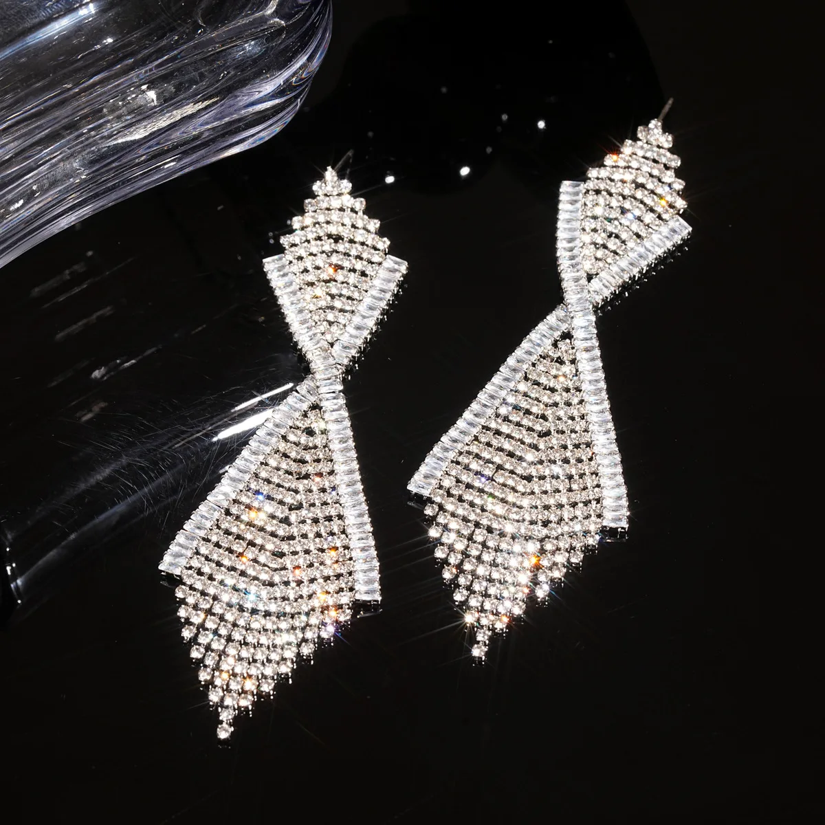 European and American silver needle diamond-encrusted rhombus fringed earrings light luxury high-end earrings simple fashion ear