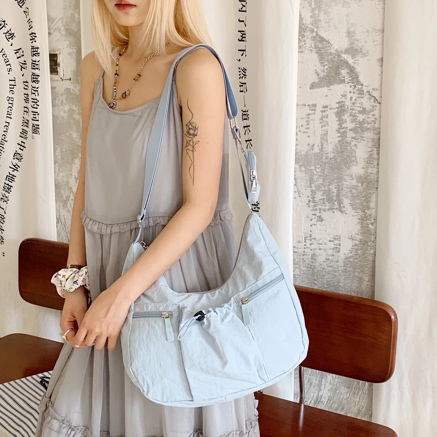 

2025 New Summer Style Pleated Drawstring Lightweight Shoulder Bag Fresh Casual Lazy Style Dumpling Bag Crossbody Bag Women's Bag