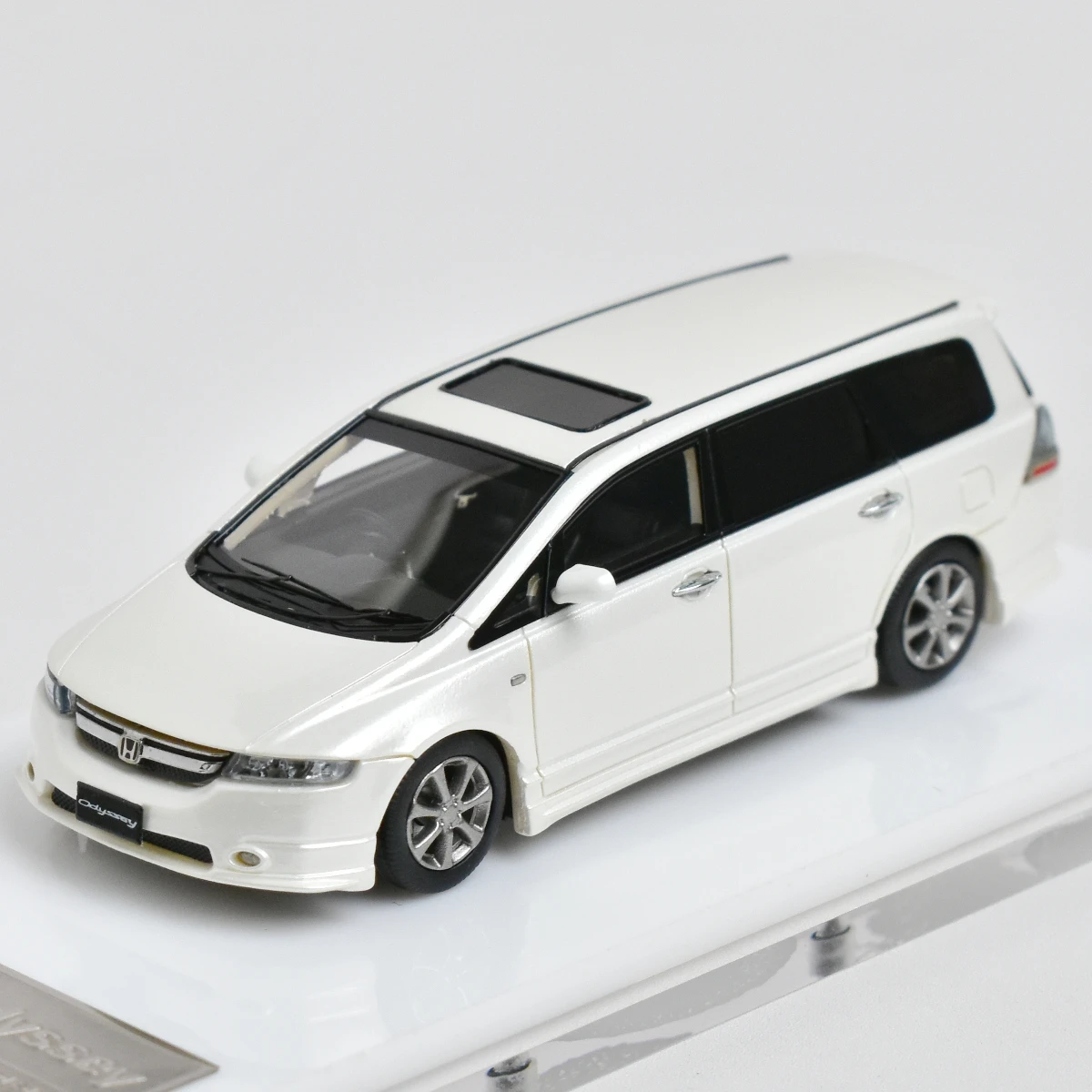 

Модель автомобиля из полимерной смолы Stance SH 1:64 Odyssey