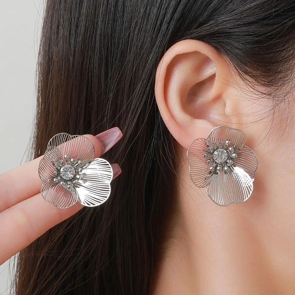 Romantic Flower Petal Long Tassel Drop Earrings for Women 2024 Trend Imitation Pearl Hanging Piercing Earrings Wed Jewelry Gift