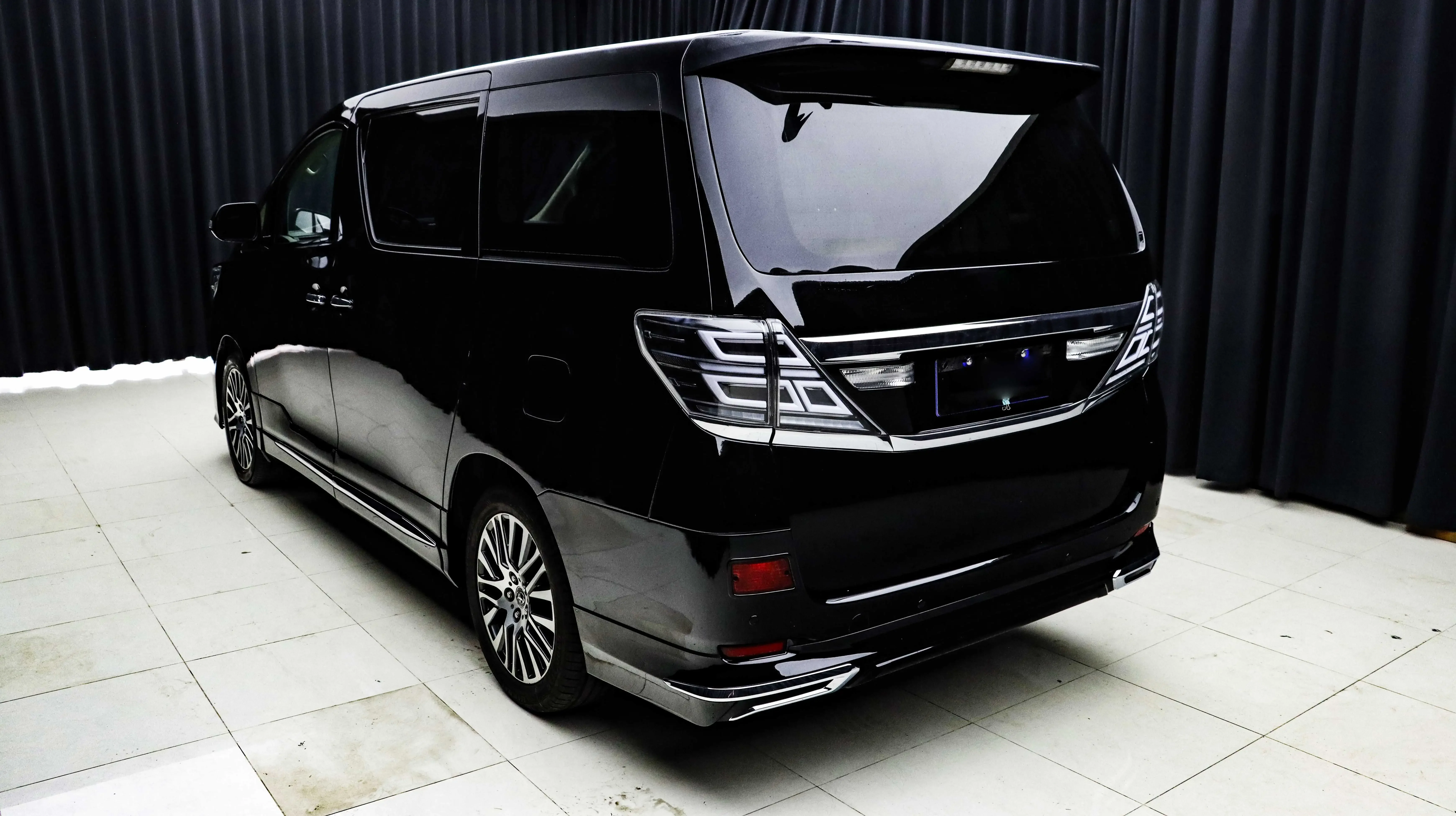 High qualityFor   Alphard&Vellfire 2009-2014 New LED Car Taillights Can Be Replaced and Upgraded with Dynamic Water Turn si