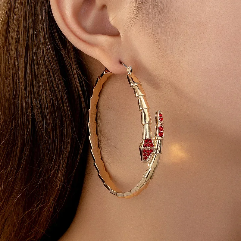 

Gold-plated Luxury Crystal Snake Shape Earring for Women Wedding Elegant Shiny Snake Bone Hoop Earring Jewelry Gift