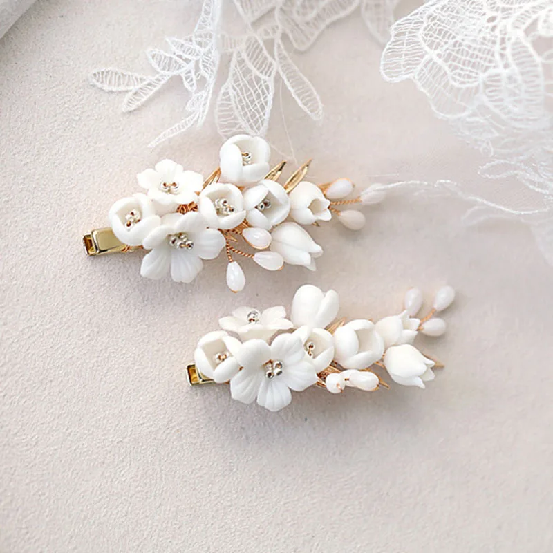 

SLBRIDAL Handmade Ins Style Alloy Ceramic Flower Crystal Bridal Hair Clip Barrettes Wedding Headpieces Women Hair Accessories