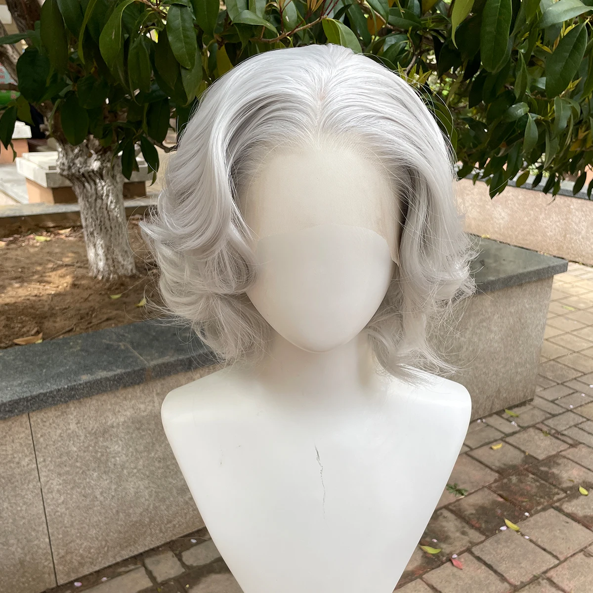 Silbergraue Kurze Lockige 13X4 Synthetische Lace-Front-Perücken für Frauen Ältere Damen Klebefreie Synthetische Perücken Grau Freier Teil 150% Dichte