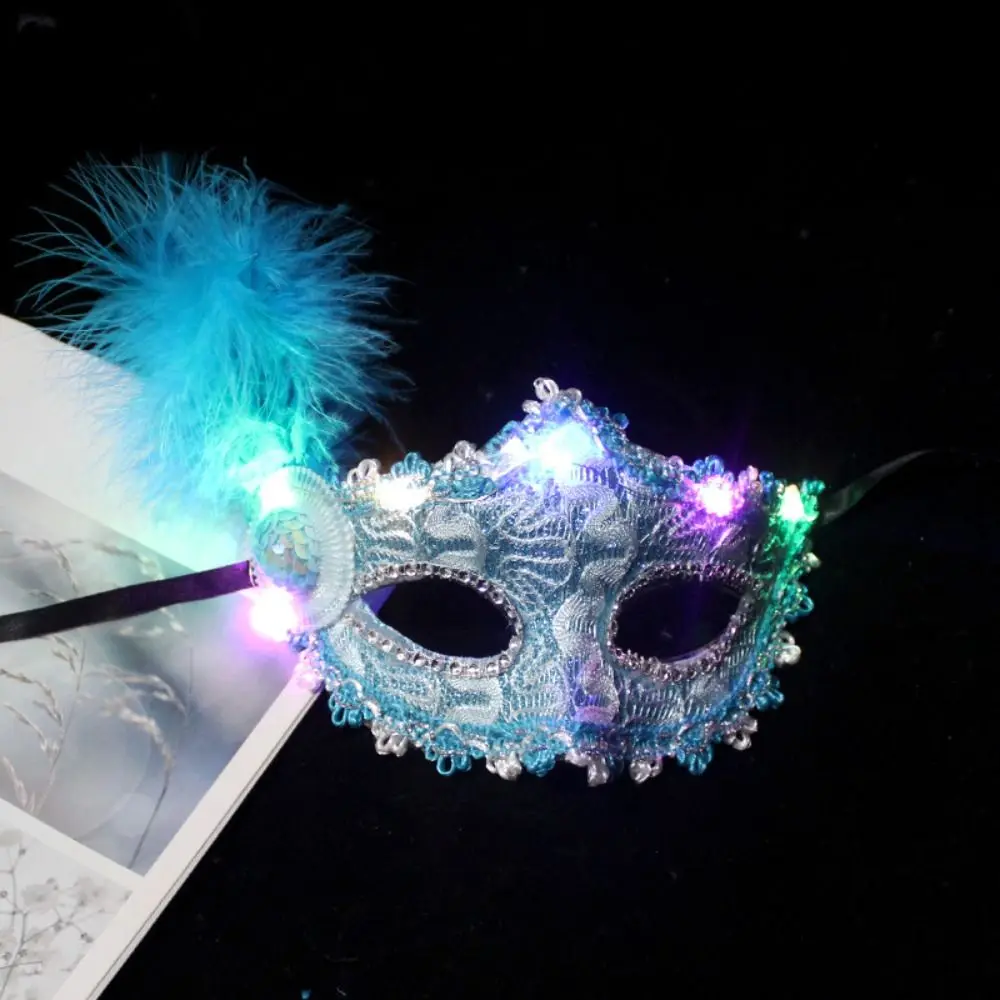 Máscara de plumas iluminada con LED, máscara de media cara para fiesta de disfraces, accesorios de utilería para disfraces