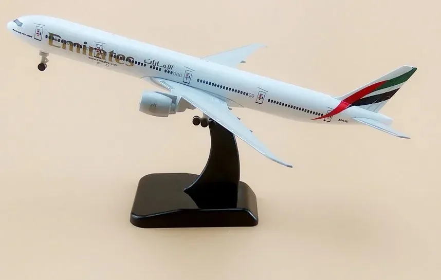 Modelo de avião de metal de 19cm Air Emirates Airlines B777 300ER Modelo de avião Boeing 777 Airways Aeronave com suporte de rodas