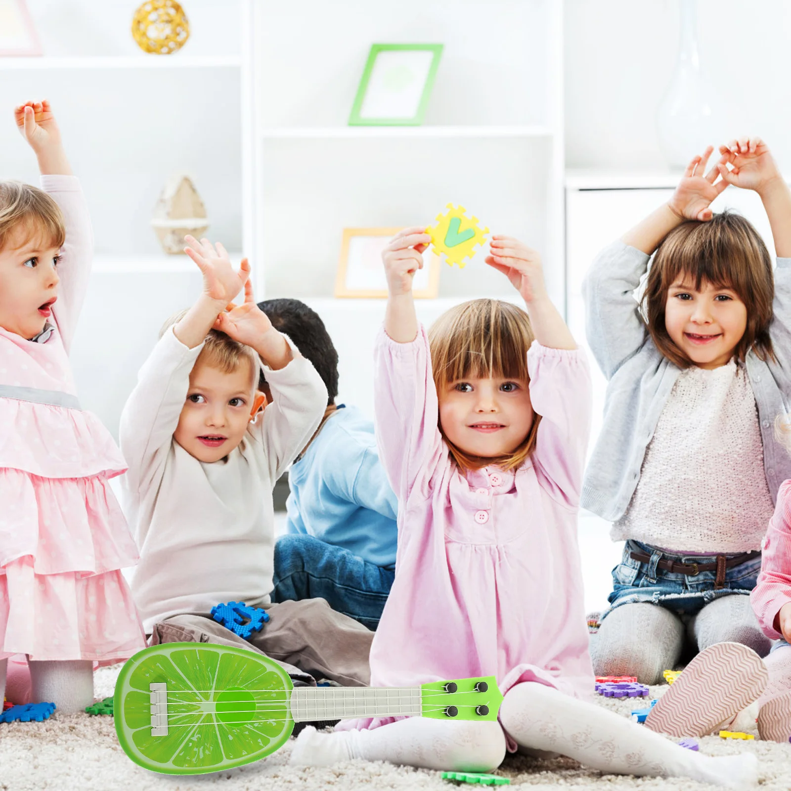 جيتار أطفال بلاستيكي صغير القيثارة ألوان زاهية أداة تعليمية لإدراك الموسيقى تطوير اللعب