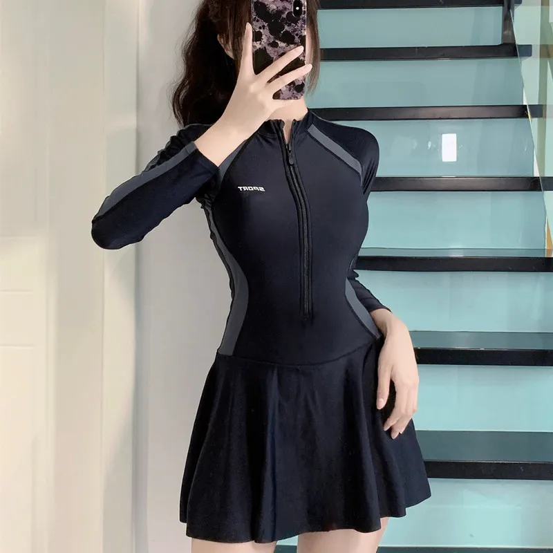ชุดว่ายน้ําขนาดบวกผู้หญิงใหม่ชิ้นเดียวแขนยาวมืออาชีพกีฬาการฝึกอบรมนักเรียนท่องน้ําพุร้อน