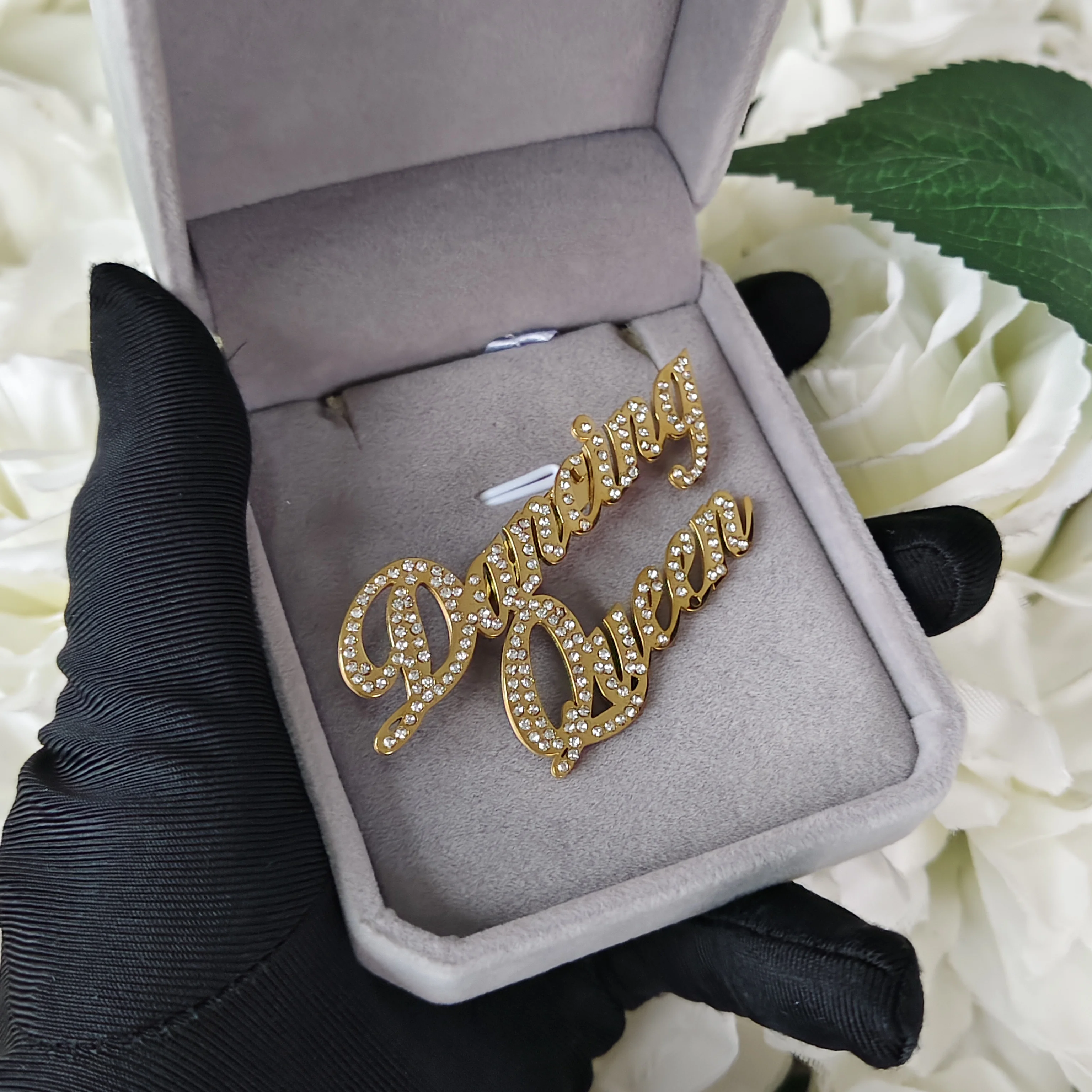 

DHQH New Wholesale Customized Name/Logo Diamond Brooch Personalized Letter Diamond Brooch Birthday Gift Factory Direct Sales