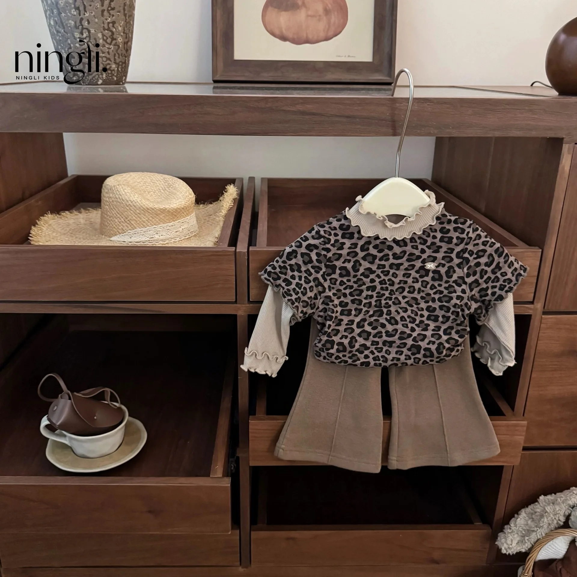 2026 Fashionable Korean Girl Super Cute Fake Two Piece Leopard Print T-shirt Micro Pull Pants Match Outfits
