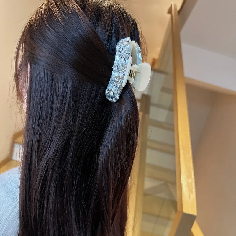 Flash Diamond Light Clip di squalo di lusso Clip media squisita e semplice Clip per capelli sulla testa posteriore Elegante copricapo per capelli a disco Forcina