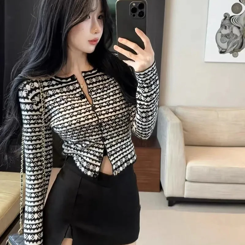 

Корейский элегантный вязаный кардиган женский с длинным рукавом сексуальный тонкий укороченный топ милый однобортный модный полосатый классический шикарный свитер