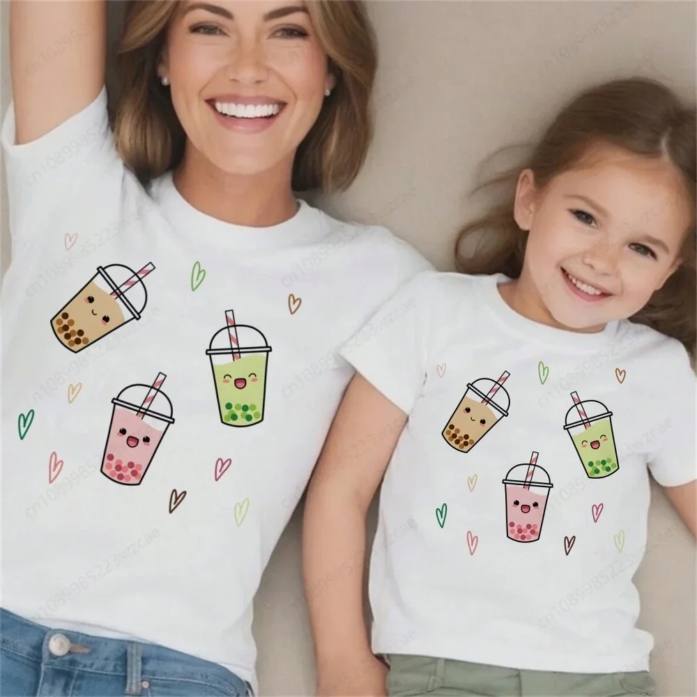 

Boba Milk Tea, милые семейные футболки с принтом пузырькового чая, футболка с короткими рукавами и круглым вырезом, летняя одежда с мультяшным принтом для маленьких девочек