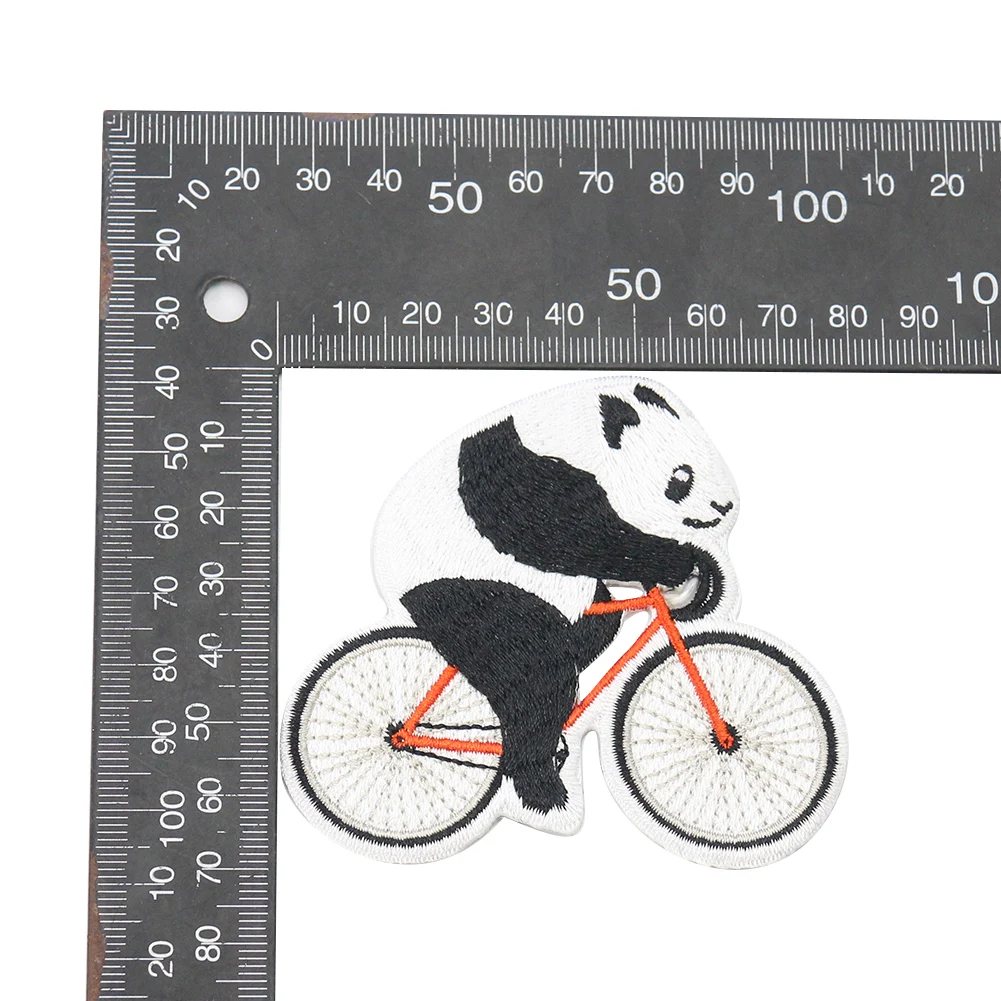 5PCS Cartoon Cute Animal Panda Riding Bike ricamo stiratura Decal Patch zaino Sticker tessuto abbigliamento Badge forniture per cucire