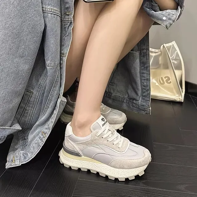 

Women's Retro Versatile Thick Bottomed Leather Waffle Shoes Casual Sports Dad Shoes Breathable round Toe Low Cut Sneakers