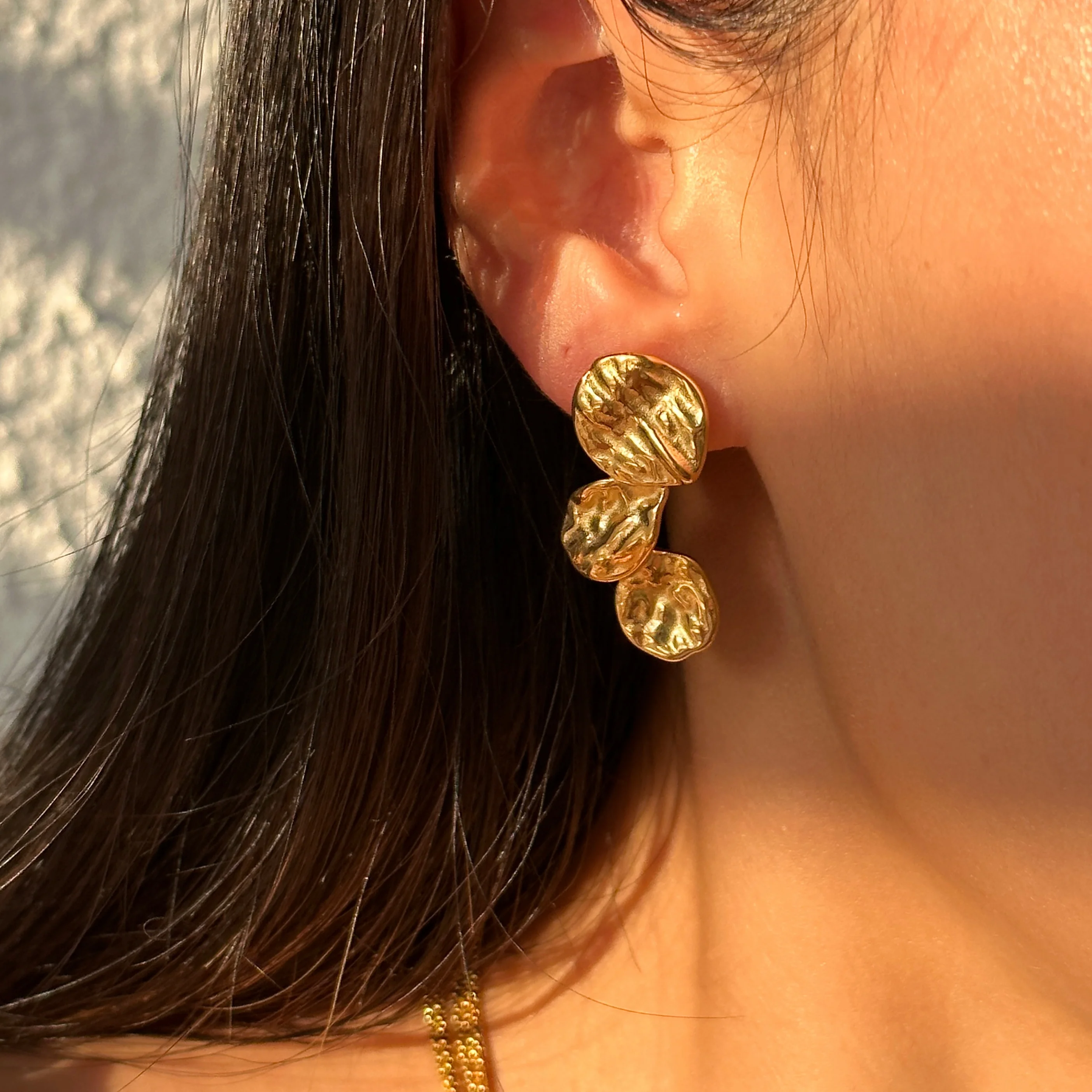 

DASEIN 18k Gold Plated Vintage Embossed Petals Earrings Hypoallergenic Stainless Steel High Quality French Jewelry for Women