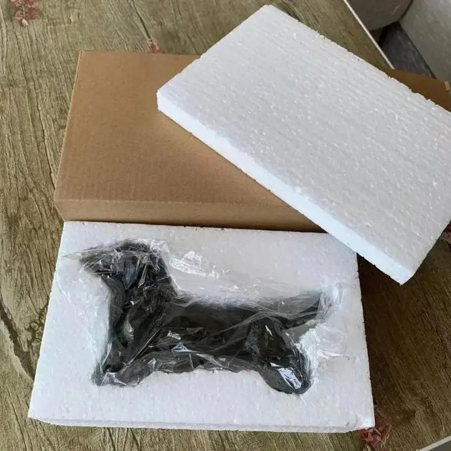 Figura Dachshund de resina negra artesanal para jardín y decoración - imagen 2
