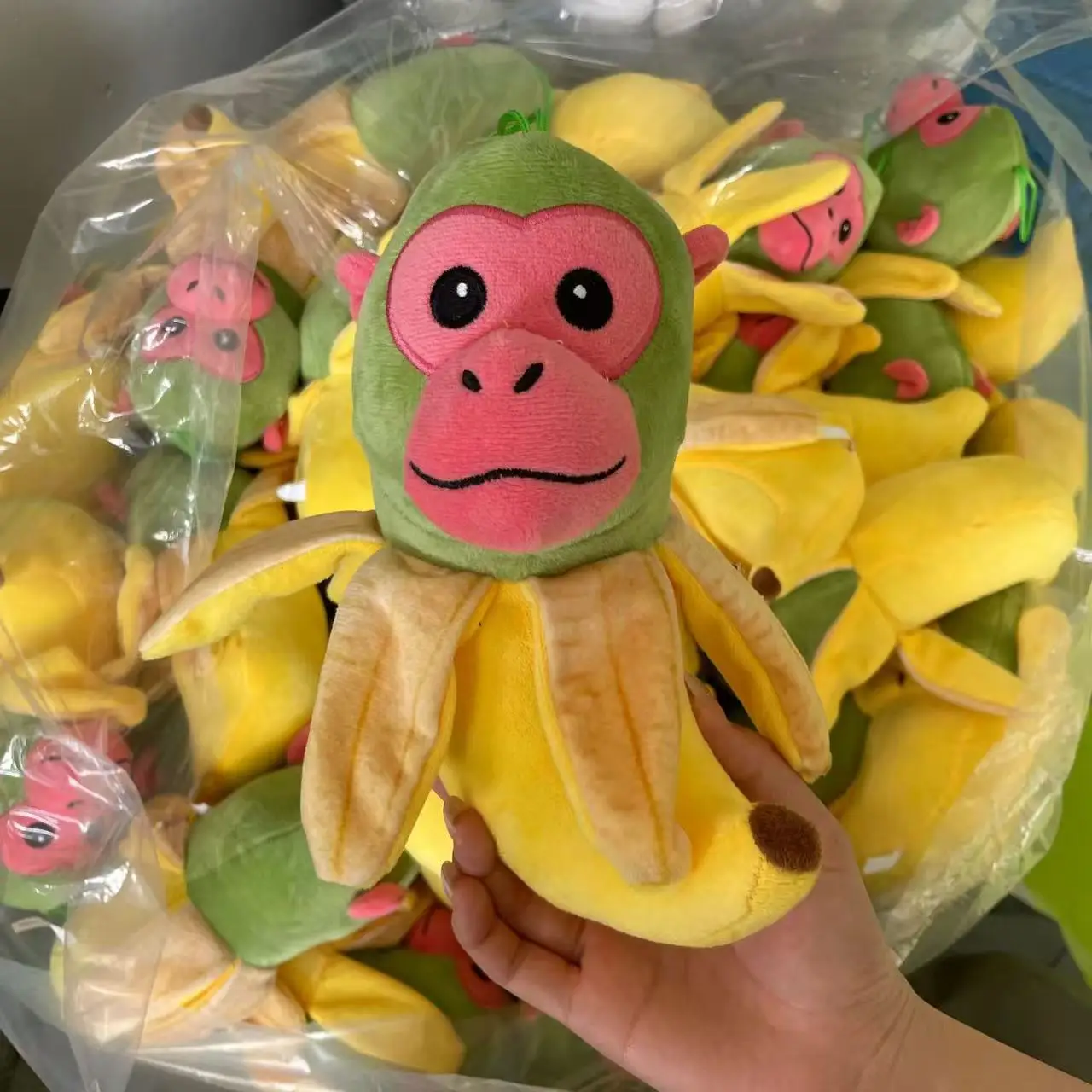 Pluszak Tung Tung Tung Sahur Śmieszny Tralalelo Tralala Rekiny w Niebieskich Butach Wypchana Lalka Poduszka Zabawka na Prezent Urodzinowy