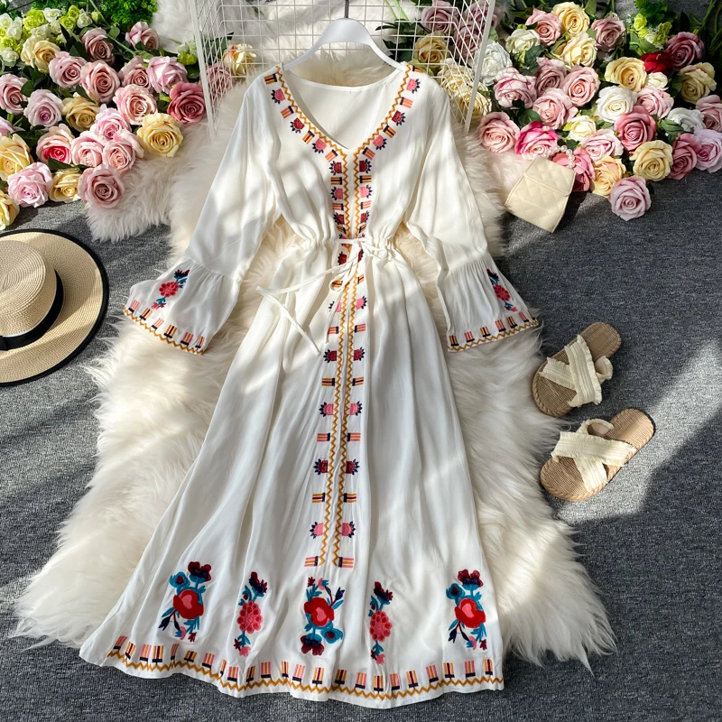 

Summer Vintage V Neck Floral Embroidery Holiday Dress Women Tie Bow Bohemian Dress Female Large Hem Long Seaside Beach Vestidos