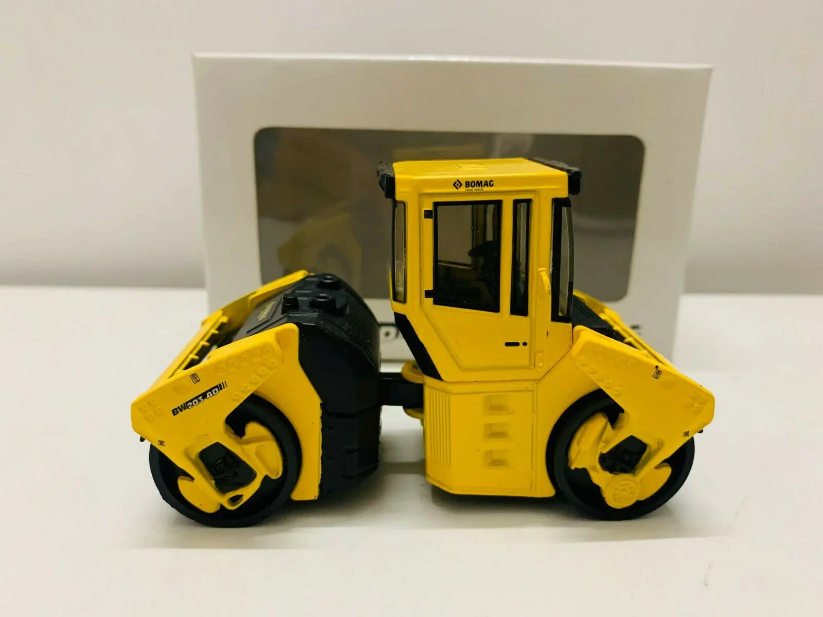 

BOMAG BW 203 AD Vibratory Asphalt Compactor Roller 1/50 DieCast Model New in Box