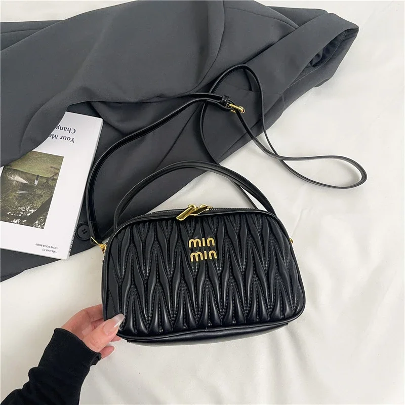 

Trendy Designer Paris Fashion Bag With Elegant Leather And Solid Color For Women In Leisure