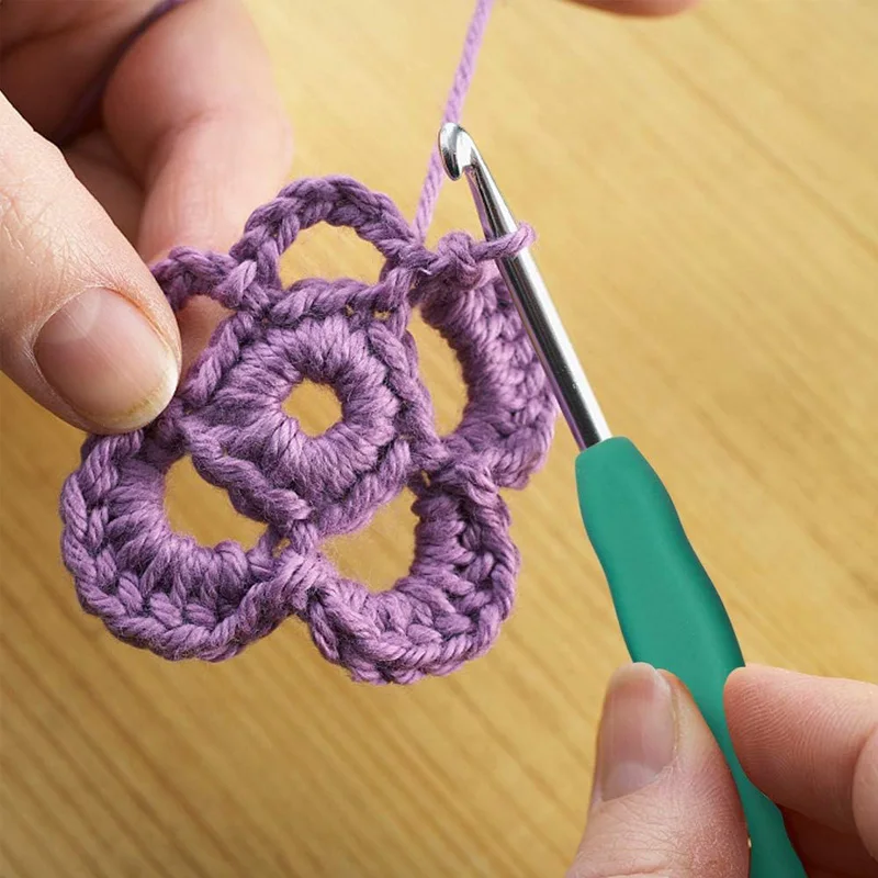 2 mm-10 mm Häkelnadel-Set in 14 Größen, extra lange Häkelnadeln mit weichen, ergonomischen Gummigriffen für Anfänger, arthritische Hände