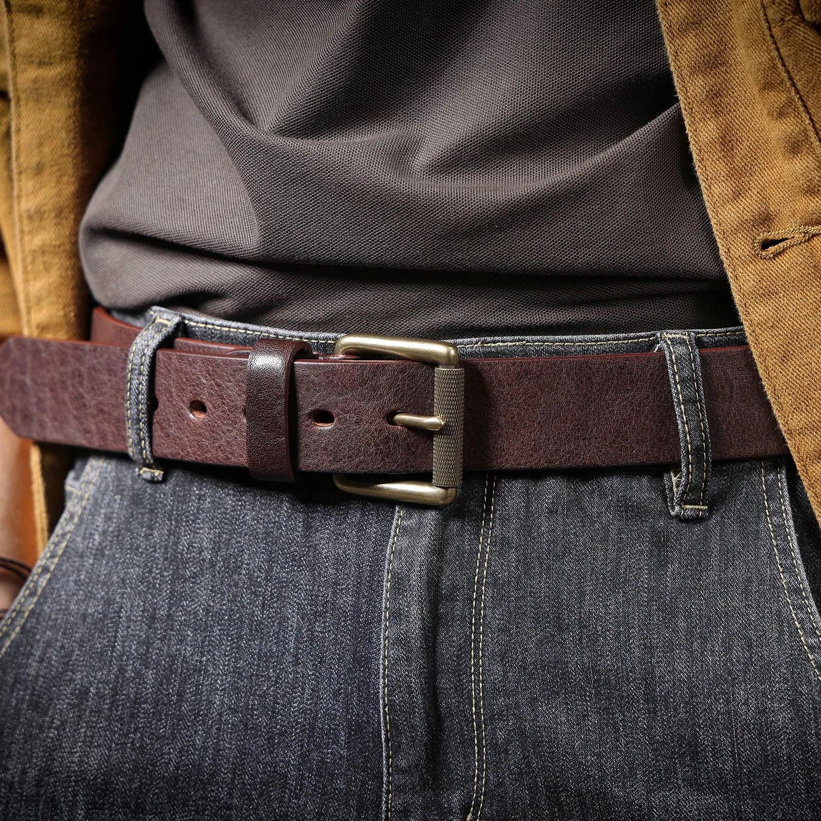 S.WORKER Klassischer Dicker Echtledergürtel für Herren aus Vollnarbigem Rindsleder Vintage Casual Gürtel für Jeans & Formelle Kleidung mit Messingschnalle – Detail 5