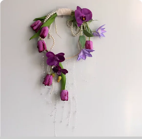 

«Закатный отдел Гуанфу Гусени» держит венок для моделирования лошади-тюльпана, свадебная фотосессия корейской невесты фиолетового цвета.