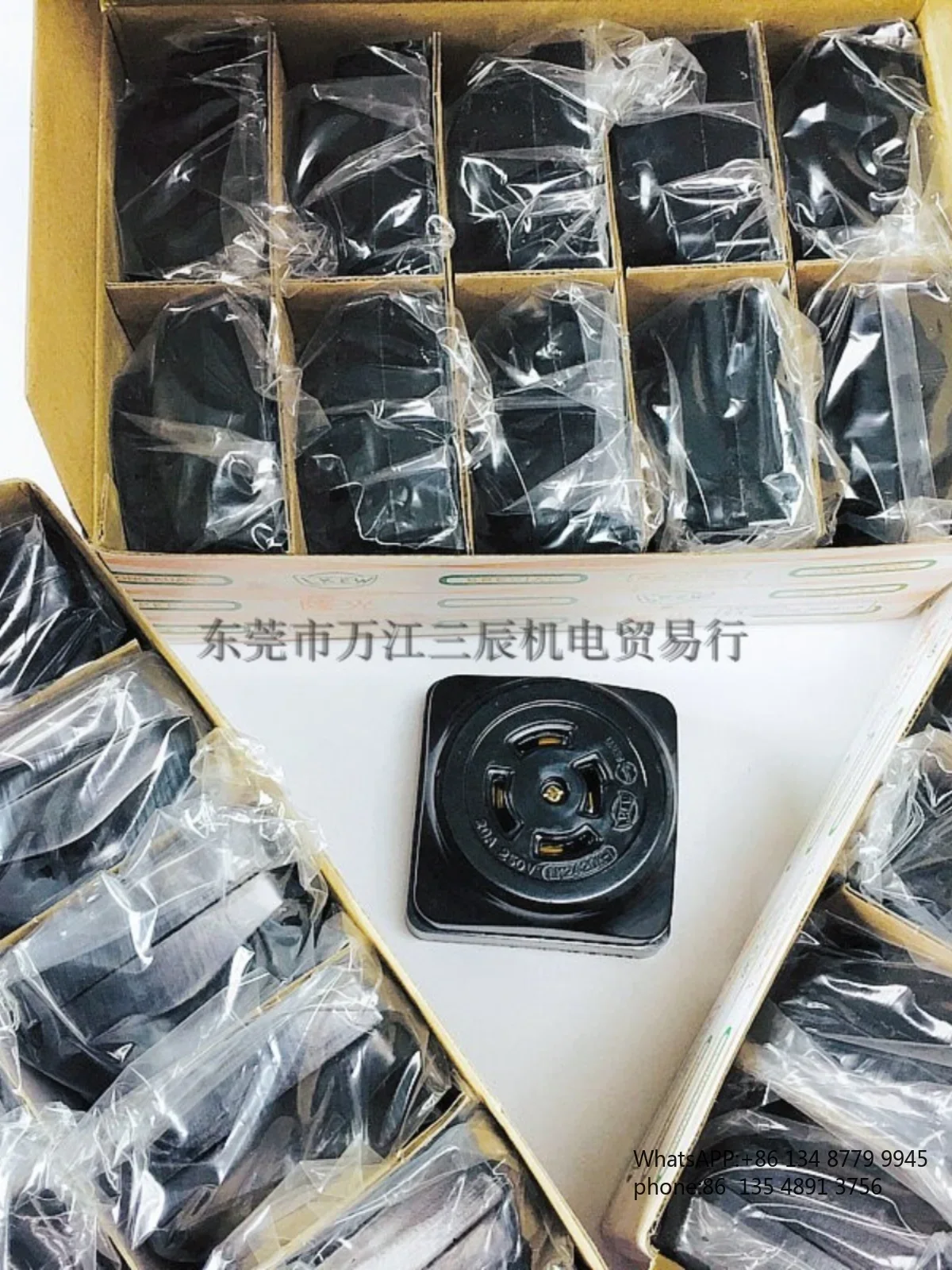 surface-mounted bakelite LK2420K 20A250V4P rotary self-locking socket WK2420 black