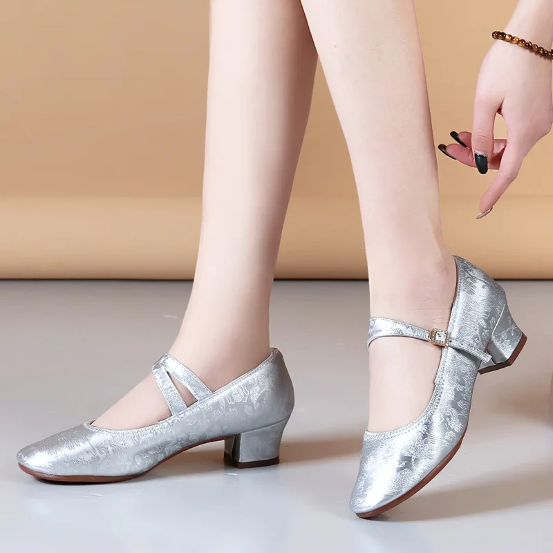 Embroidery dance shoes woman closed toe professional Outdoor modern ballroom latin dance shoes woman salsa jazz dancing shoes