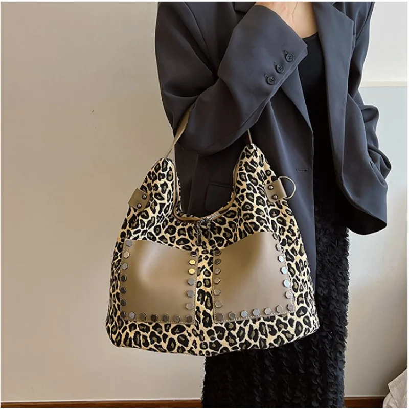 

Luxury Women's Casual Leather Shoulder Bag Trendy Commuter Classic Elegant Ladies Simple Vintage Fashionable Crossbody Bag