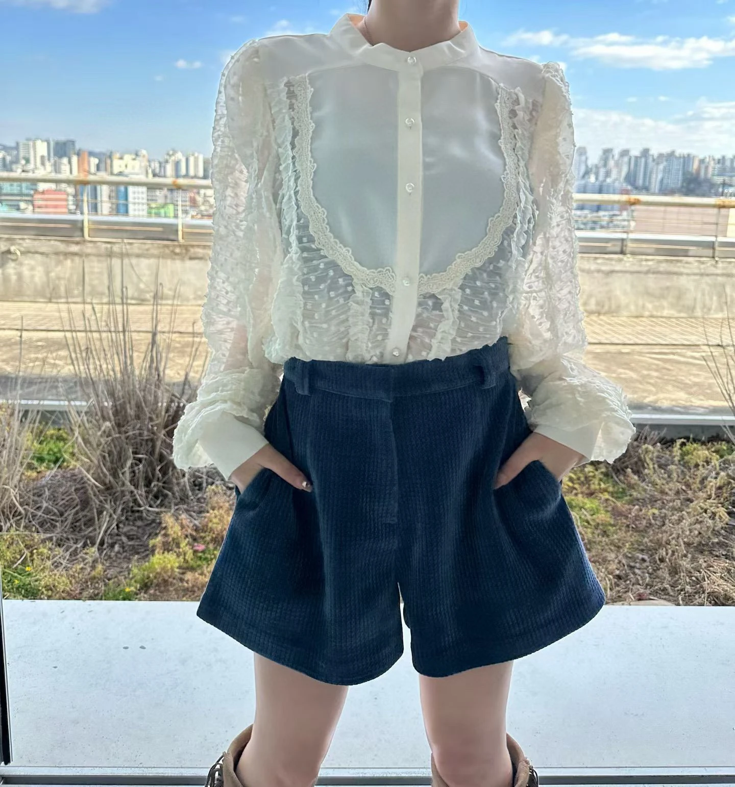 

Женская блузка с эффектом похудения, французский стиль, длинный рукав, нежный дизайн с пуговицами, Dongda Gate, весенняя новинка, премиум-качество.