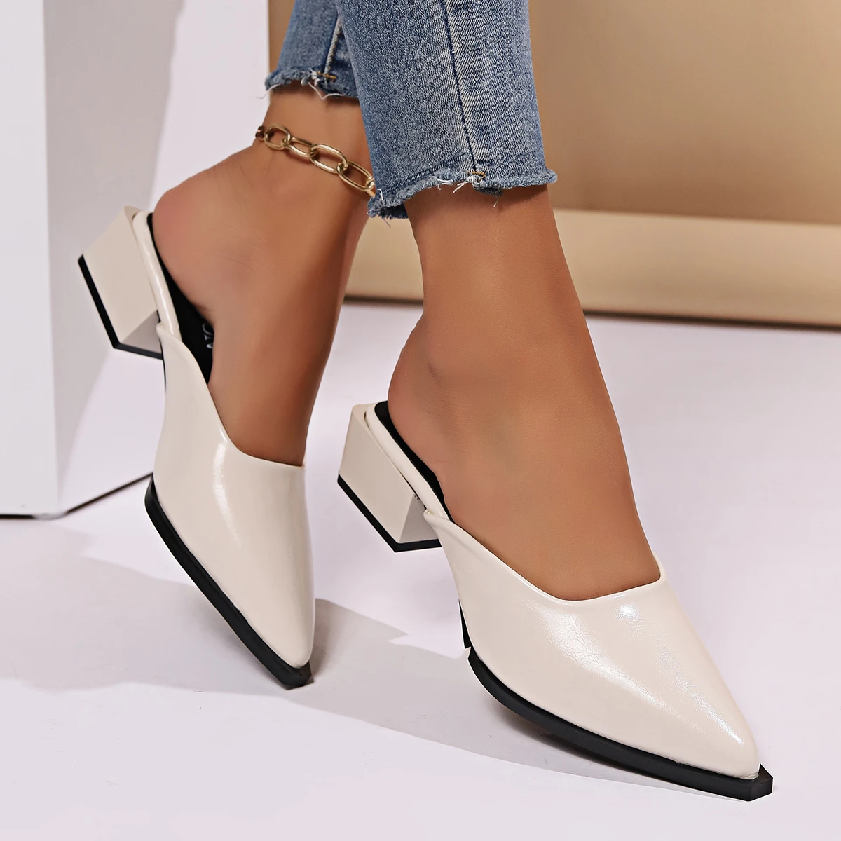 Women's Pointed Toe Square Heel Baotou Slippers Summer Slip-on Fashion Shoes for Women Sandals Shallow Mouth Women Half Slippers