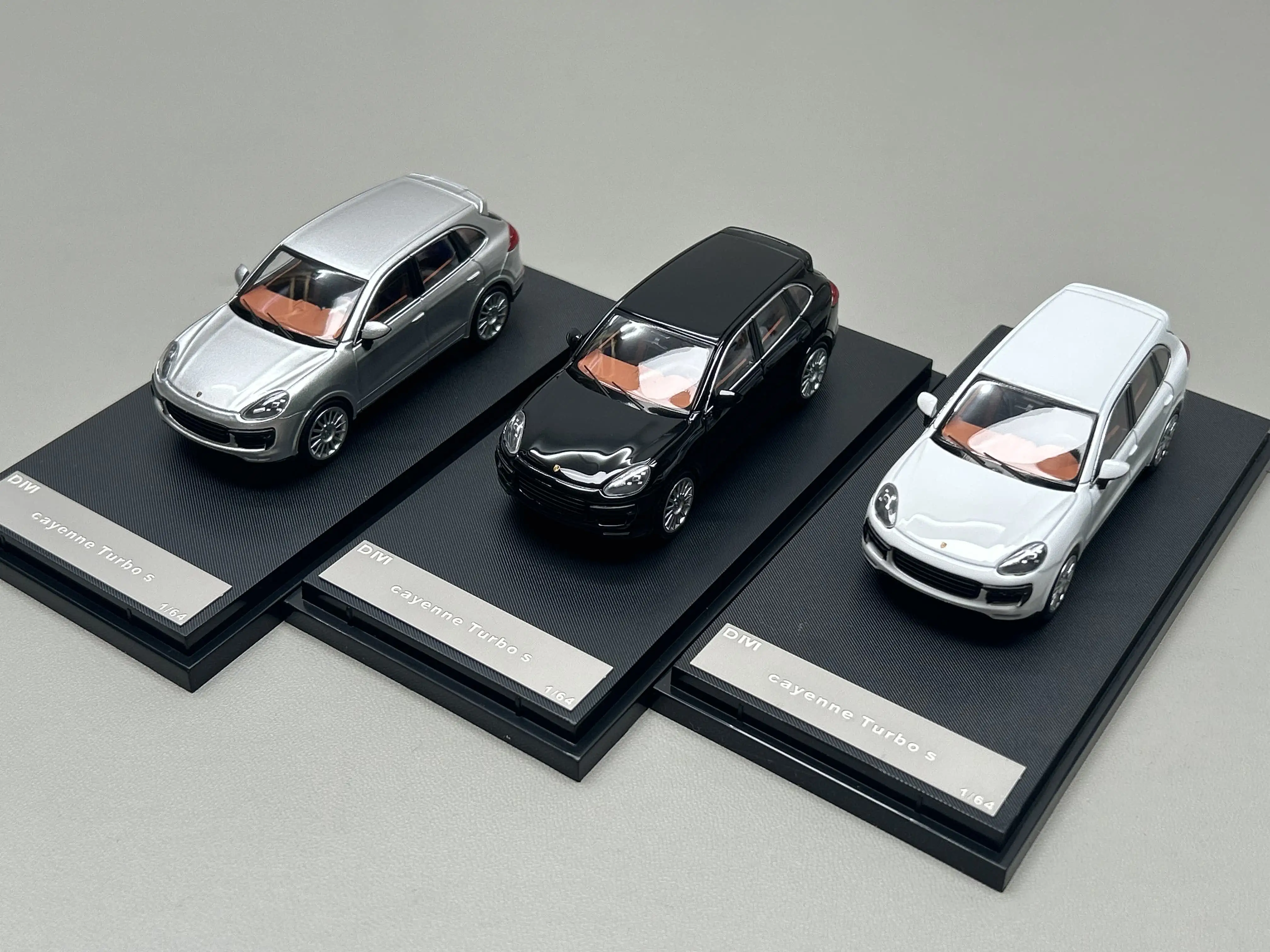 Diecast DM MODEL 1:64 Scale Porsche Cayenne Turbo 2014 Alloy Car Model