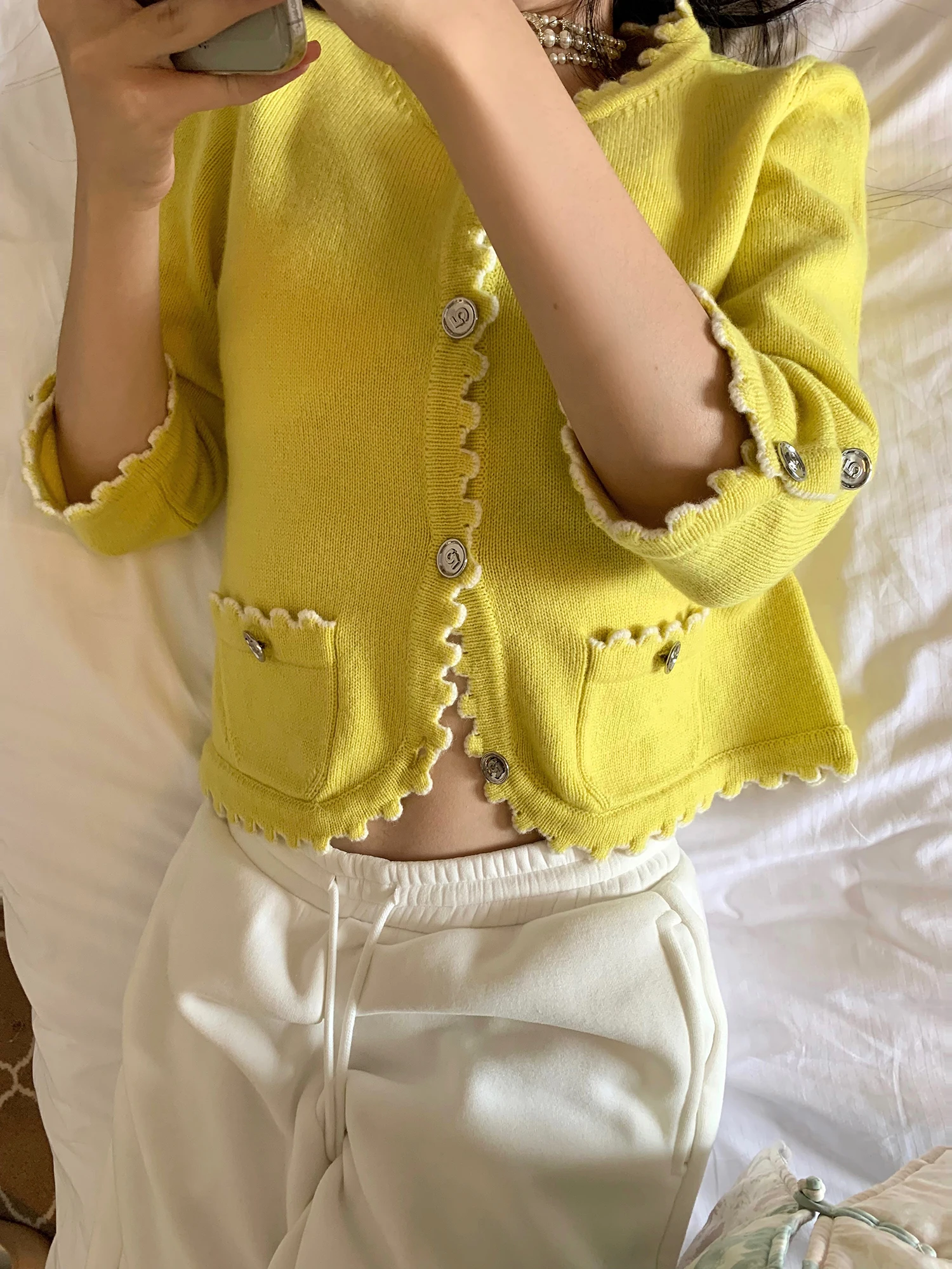 

Женский вязаный шерстяной кардиган Aisui с желтой кружевной отделкой, привлекающий богатство, для весенней моды, повседневный, с V-образным вырезом