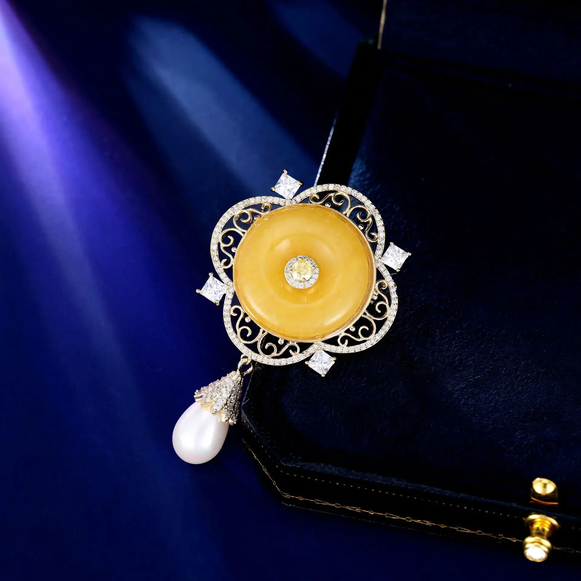 

2025Retro court-style cheongsam dress accessories, corsages, fixed pins, silk scarves, pearl water drop brooches