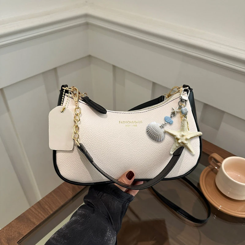 Einfarbige Kunstleder-Hobo-Tasche mit Muschel- und Kettenriemen, Casual-Stil, für Pendel- und Ausflugszwecke, Schulter- und Unterarmtaschen für Frauen – Detail 6