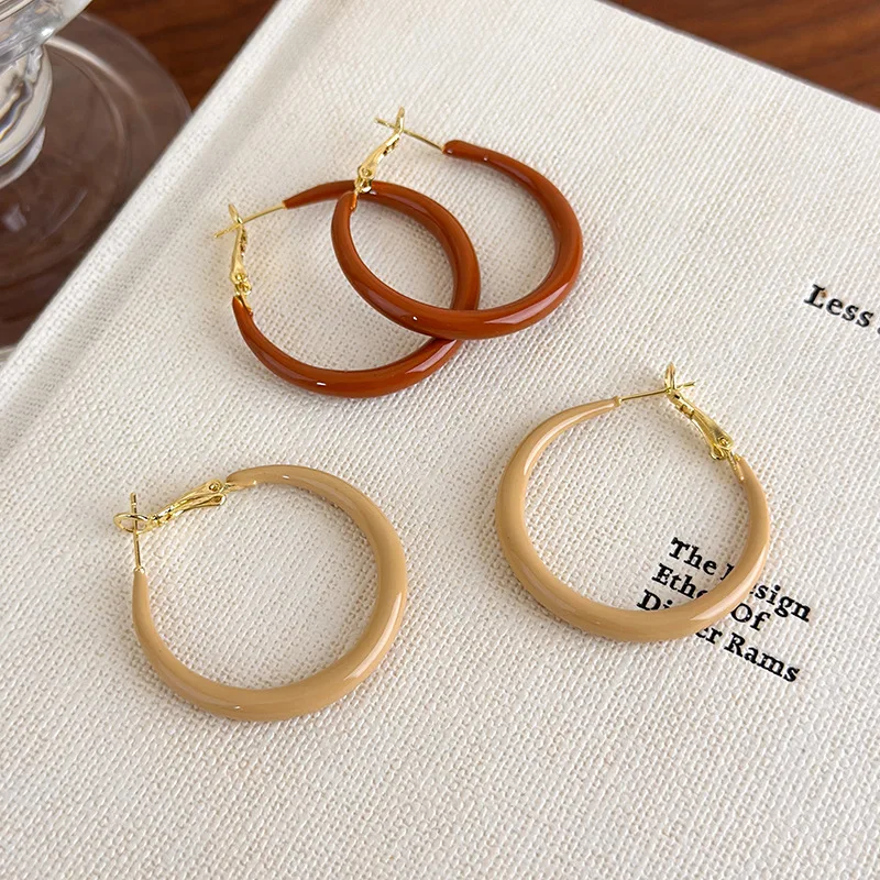 خمر هونغ كونغ نمط الخريف الشتاء الكرمل البني قطرة النفط هوب أقراط المرأة موضة أقراط دائرة كبيرة #3