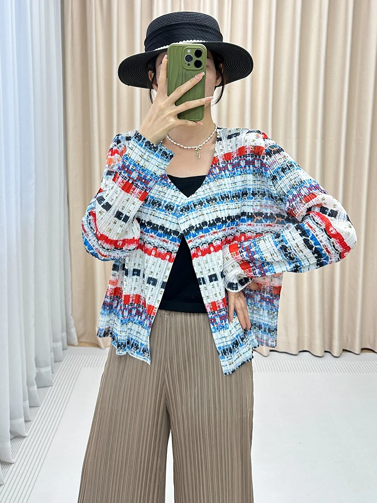 

Three-Zone Art Creation Women's Short Outerwear Autumn New Style Striped Folded Hemline Versatile Fashionable Polyester Silk