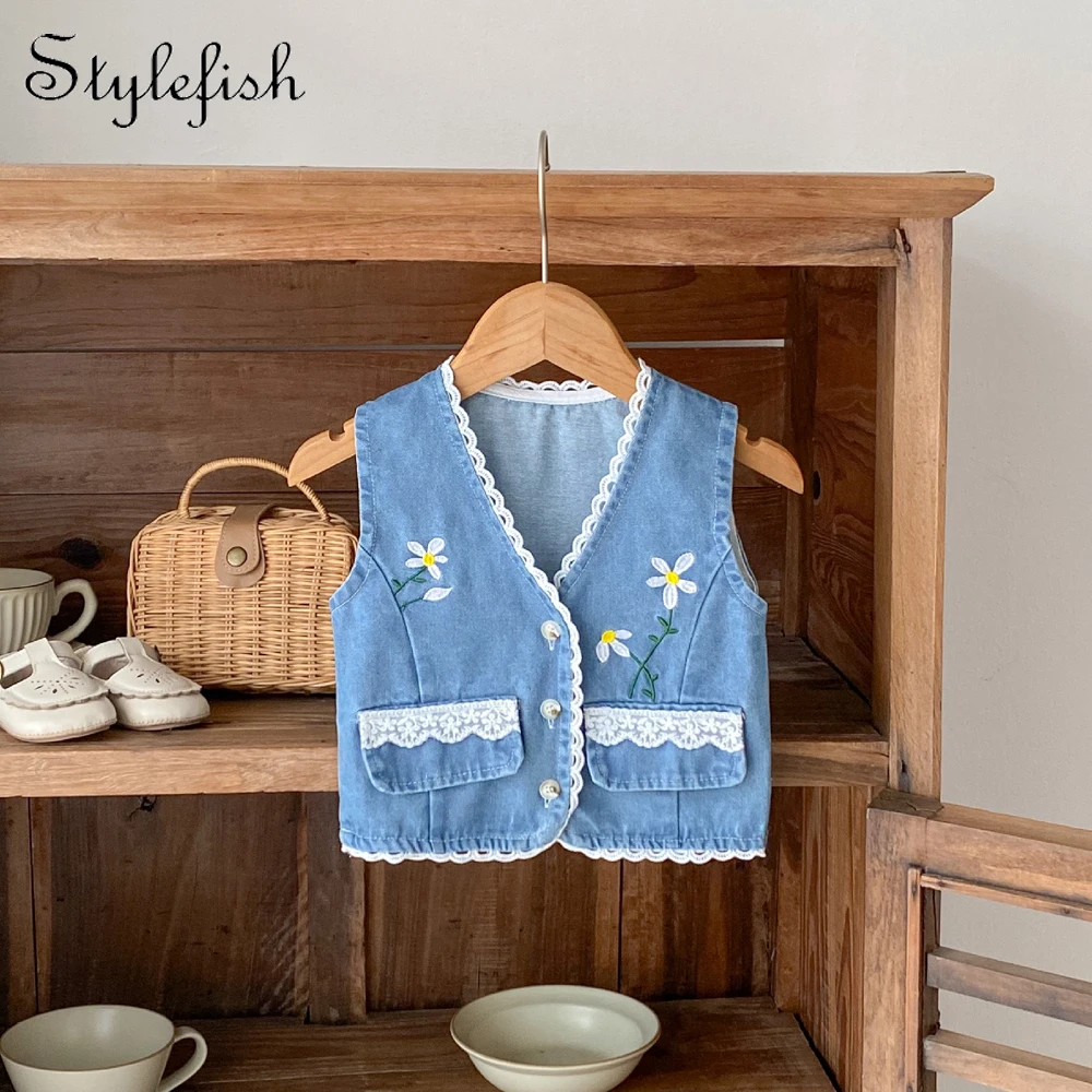 

Autumn new style 0-3 years old baby clothes baby girl V-neck cardigan flower embroidered denim vest all-matching small clothes