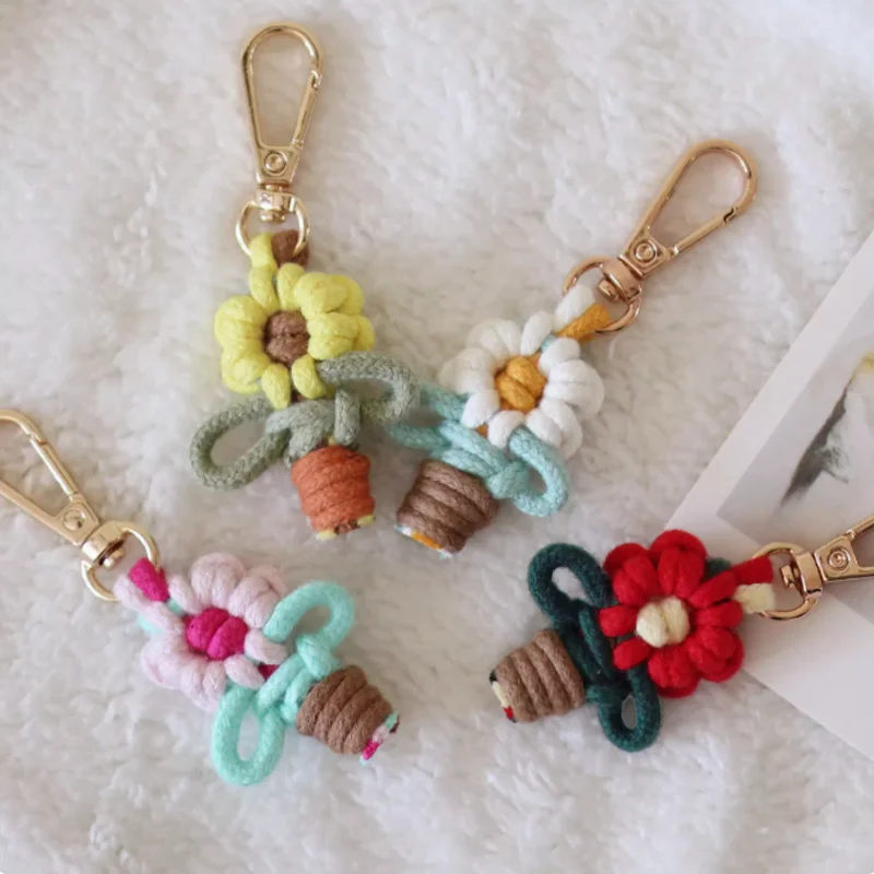 New Arrival Bag Pendant Keychain Hand Woven Small Flowers Pendant For Man Or Woman Gift