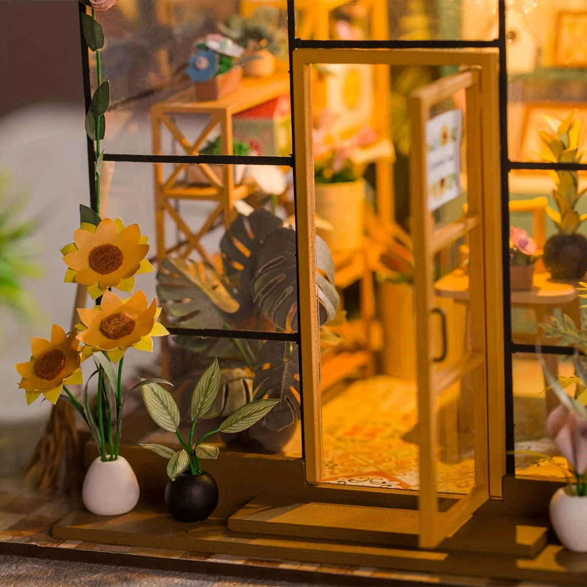 Mini kit per casa delle bambole fatta a mano fai-da-te del negozio di fiori, kit mini casa costruita per adulti con puzzle in legno 3D adatto per la famiglia e gli amici