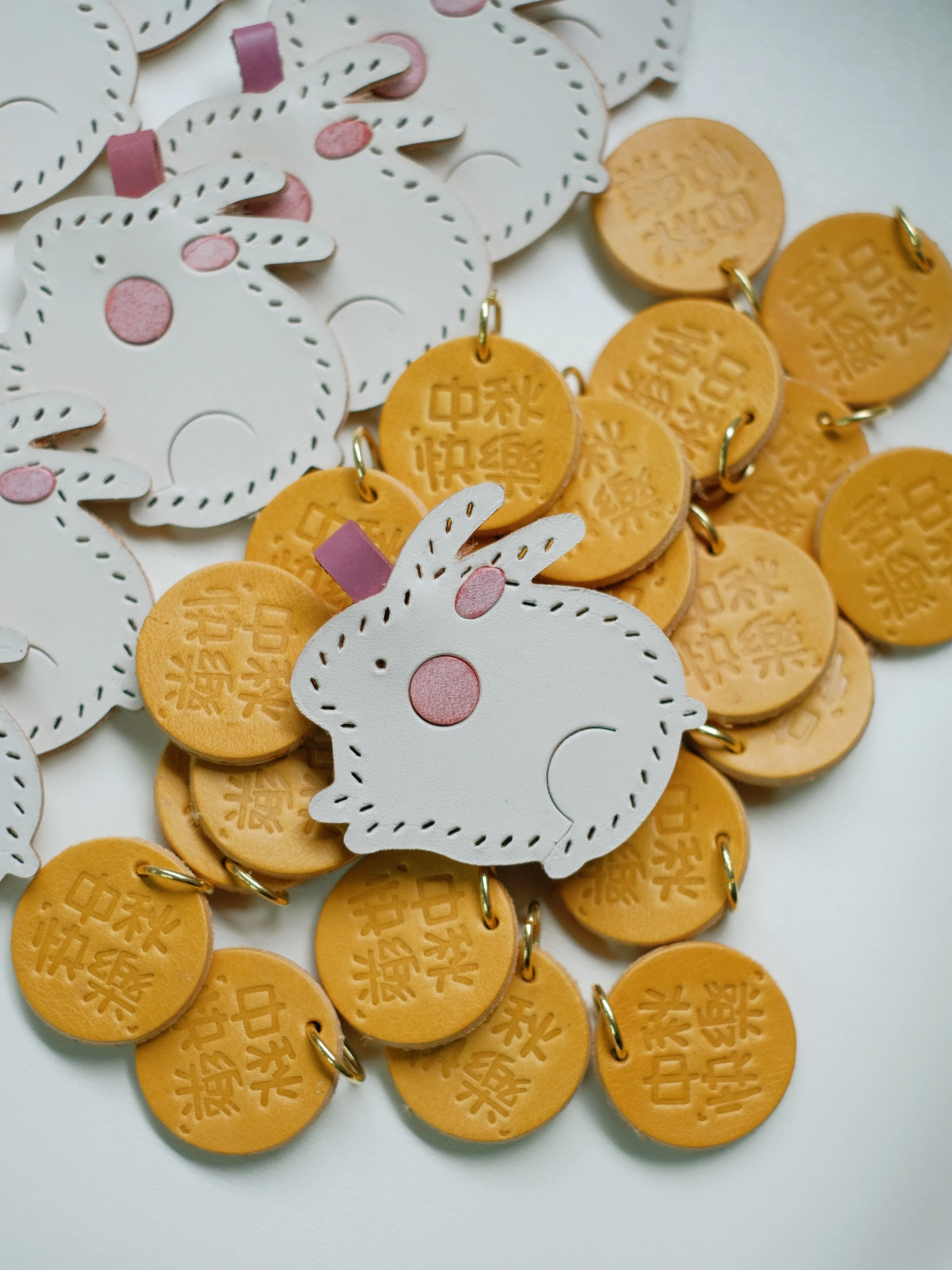 

Little Bunny Handmade Genuine Leather Keychain Bag Pendant Holiday Gift Souvenir Vintage Exquisite Gift