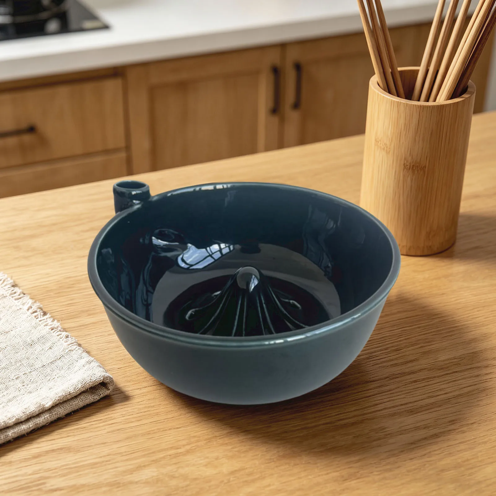 Cleaning Swirl Drain Fruit Washing Bowl with Drain Holes Handle Self Spinning Berry Washing Bowl for Berry Grape & Small Fruit
