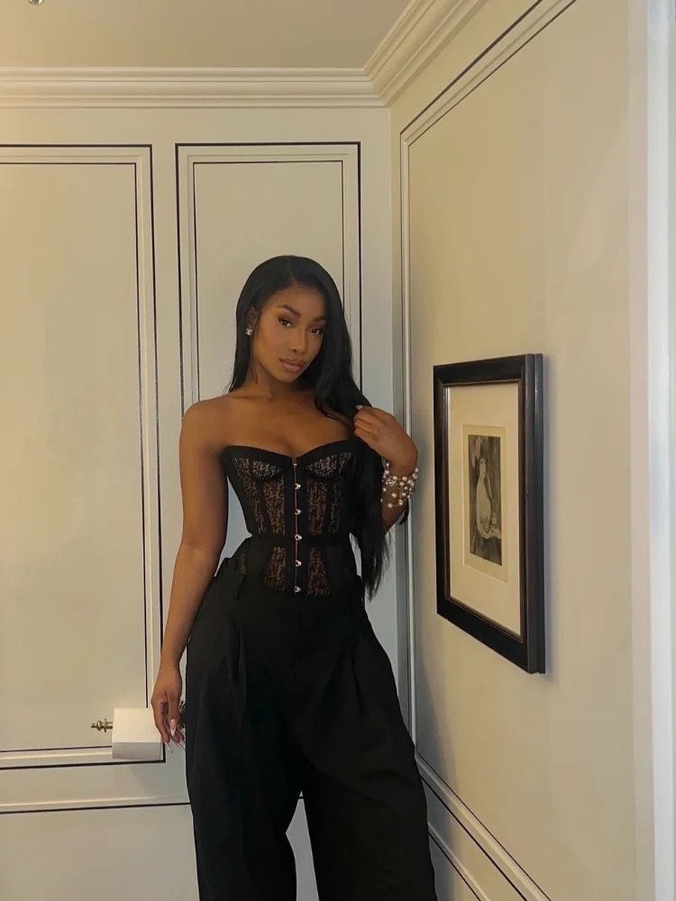 مثير الدانتيل حمالة البلوزات المرأة الصيف ملابس الحفلات قبالة الكتف سليم صالح شيك سترة عارية الذراعين أكمام شارع العليا بلوزات على الموضة