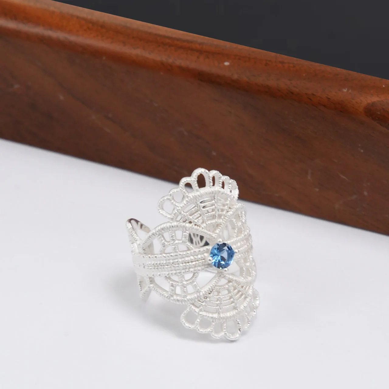 

New Jewelry & Accessories Sweet Romance Style Inlaid Blue Crystal Hollow Lace Opening Ring For Women's Parties & Gifts