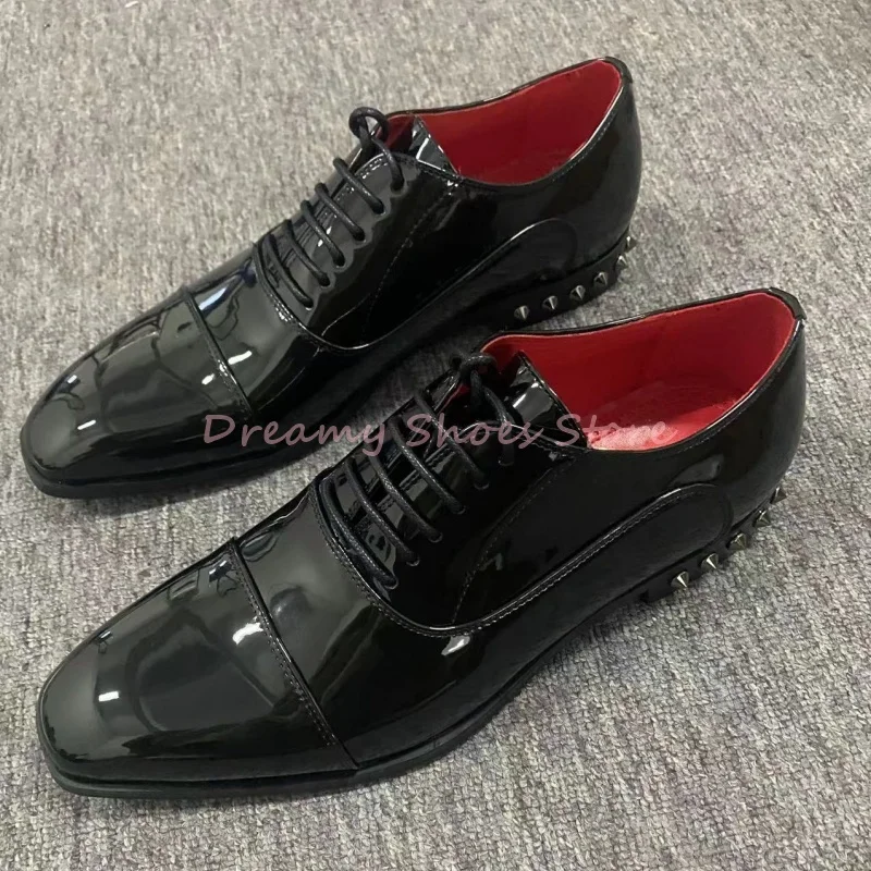 

Men's Patent Leather Rivet Lace Up Dress Shoes Square Toe Low Heels Cross Strap Oxford Shoes Luxury Business Wedding Men Shoes