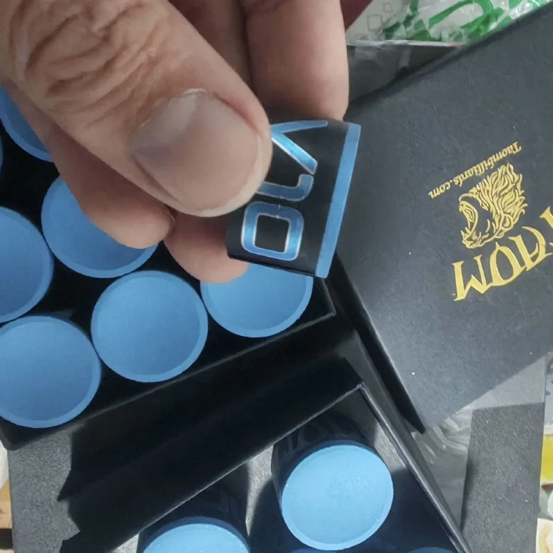 

2026 V10 Billiard Round Chalk Blue Colors Professional Chalk Snooker Pool Chalk Billiards Magnetic Chalk Clip Accessories