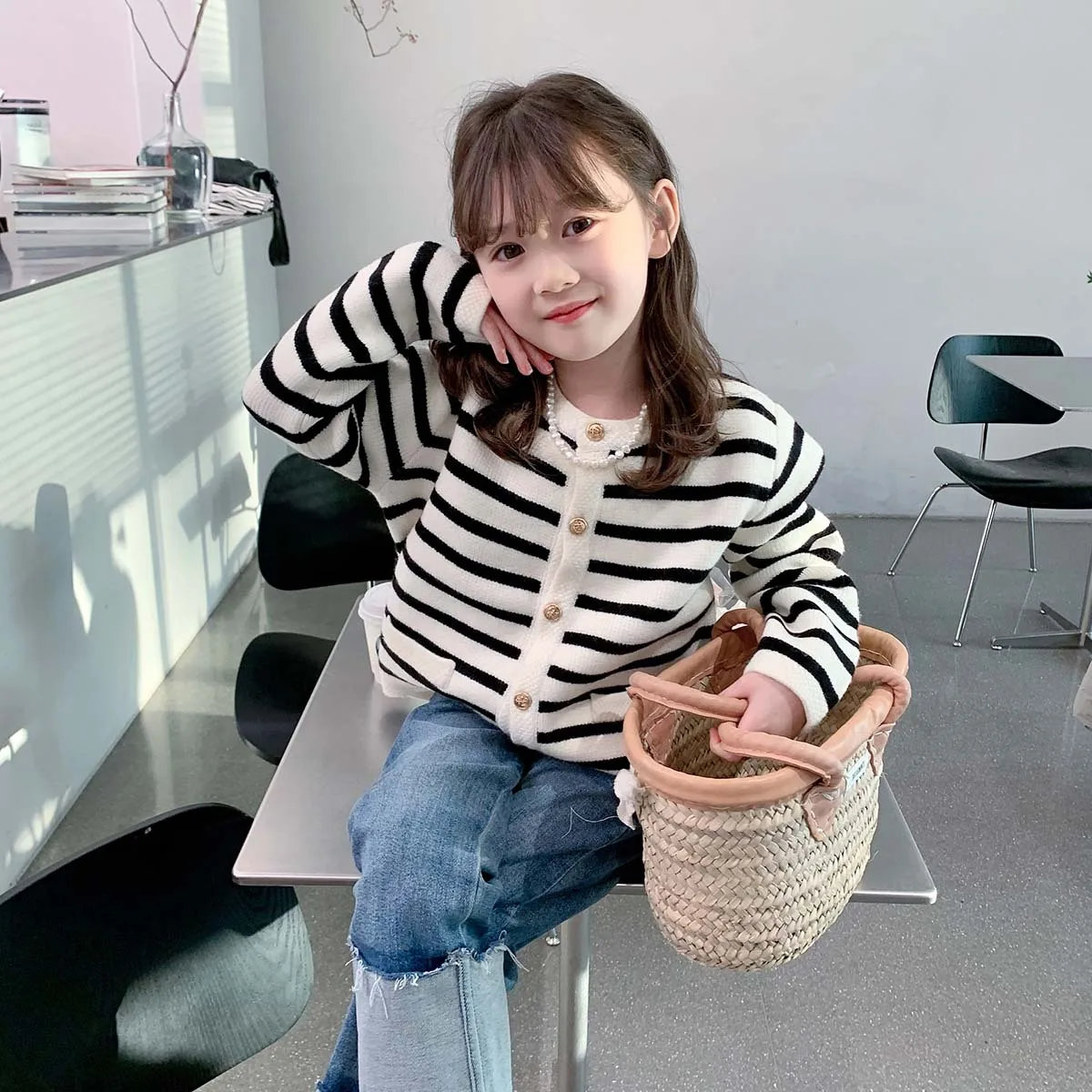 Maglione cappotto ragazze cappotto primaverile nuovi bambini abbigliamento Stripe Knitting punto aperto bambino autunno bottone a righe singola fila